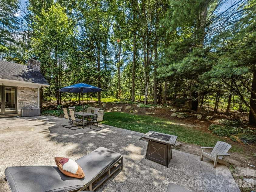 4 Hemlock Road, Asheville, NC 28803.  MLS# CAR4404677, YatesRealty ID 41532. 