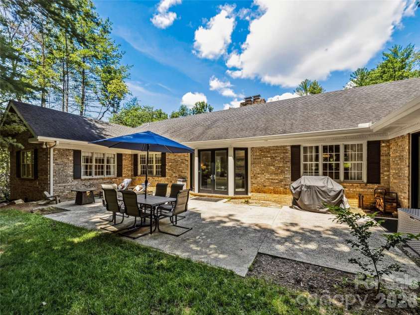 4 Hemlock Road, Asheville, NC 28803.  MLS# CAR4404677, YatesRealty ID 41532. 