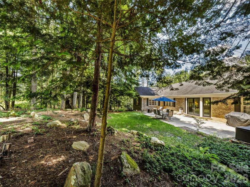 4 Hemlock Road, Asheville, NC 28803.  MLS# CAR4404677, YatesRealty ID 41532. 