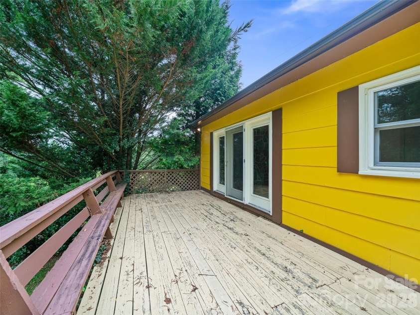 1644 State Hwy 80 S None, Burnsville, NC 28714.  MLS# CAR4408364, YatesRealty ID 41533. Back Porch