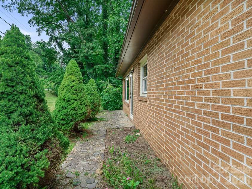 1644 State Hwy 80 S None, Burnsville, NC 28714.  MLS# CAR4408364, YatesRealty ID 41533. Entrance
