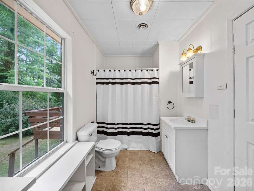 1644 State Hwy 80 S None, Burnsville, NC 28714.  MLS# CAR4408364, YatesRealty ID 41533. Full Bathroom
