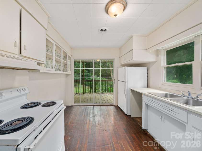 1644 State Hwy 80 S None, Burnsville, NC 28714.  MLS# CAR4408364, YatesRealty ID 41533. Kitchen