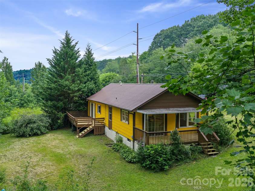 1644 State Hwy 80 S None, Burnsville, NC 28714.  MLS# CAR4408364, YatesRealty ID 41533. Side Yard and Back Yard