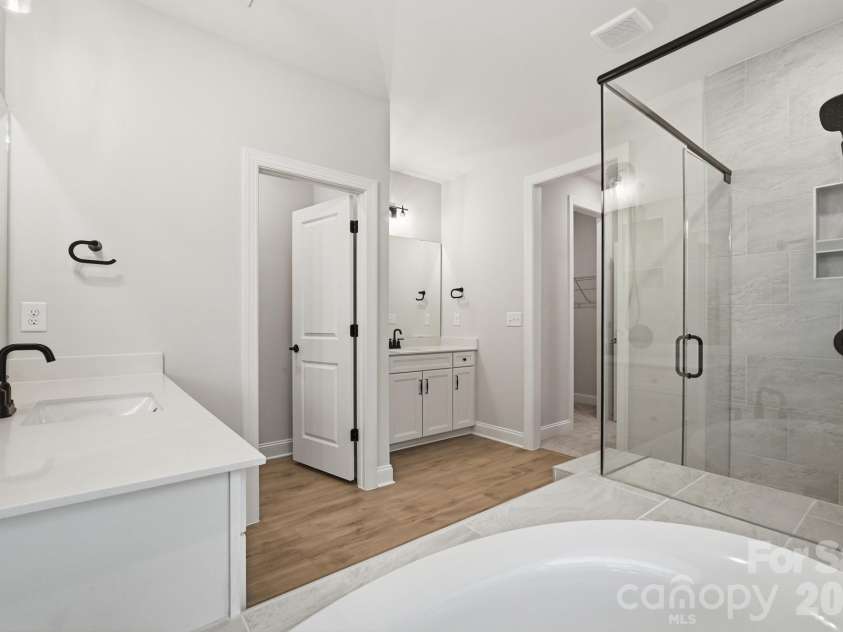 1321 Knob Creek Drive, Gastonia, NC 28054.  MLS# CAR4362549, YatesRealty ID 41534. Primary Bathroom