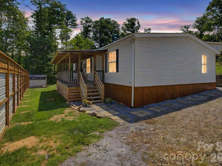 1011 Reed Street, Asheville, NC 28804.  MLS# CAR4396537, YatesRealty ID 41535. 