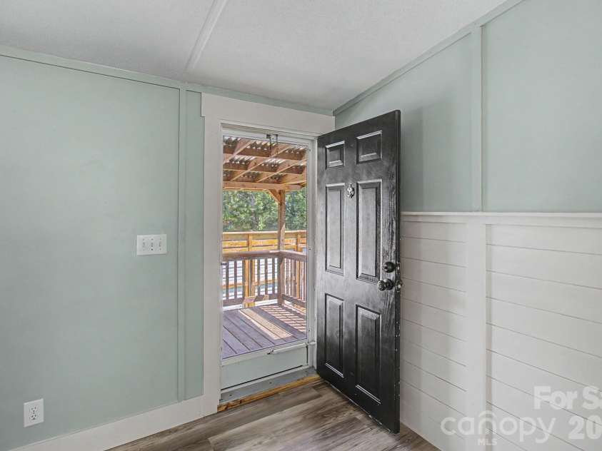 1011 Reed Street, Asheville, NC 28804.  MLS# CAR4396537, YatesRealty ID 41535. Entrance