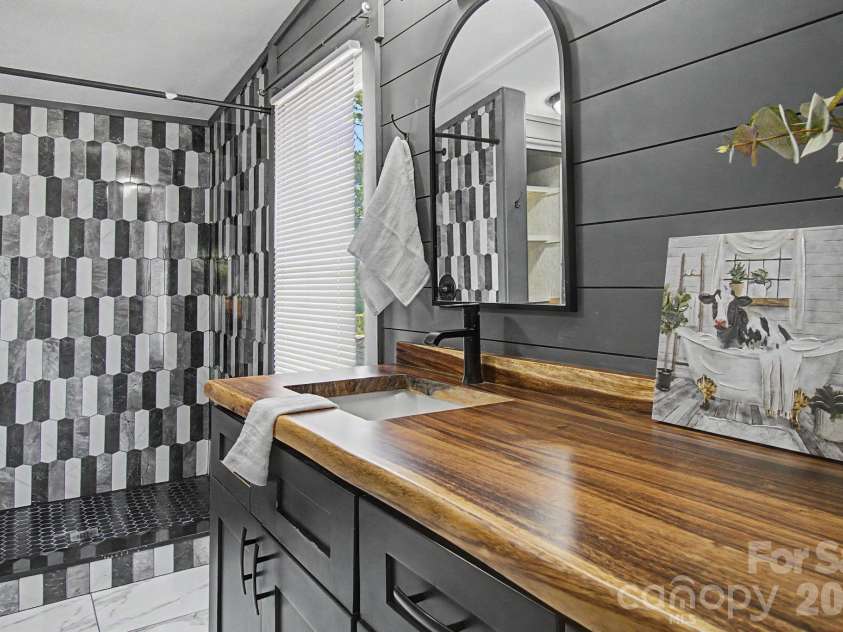 1011 Reed Street, Asheville, NC 28804.  MLS# CAR4396537, YatesRealty ID 41535. Primary Bath