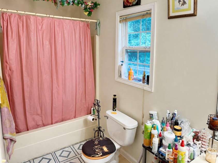 910 2nd Street, Spencer, NC 28159.  MLS# CAR4410739, YatesRealty ID 41537. Bathroom 1