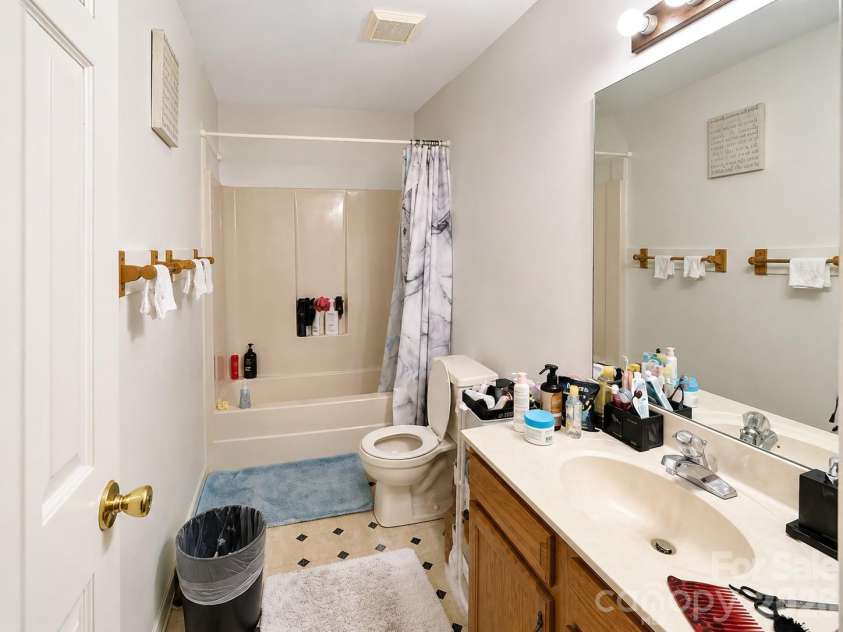 910 2nd Street, Spencer, NC 28159.  MLS# CAR4410739, YatesRealty ID 41537. Bathroom 2