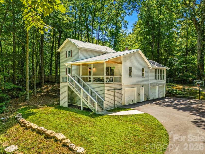 70 Promised Ridge Drive, Hendersonville, NC 28791.  MLS# CAR4411866, YatesRealty ID 41538. 