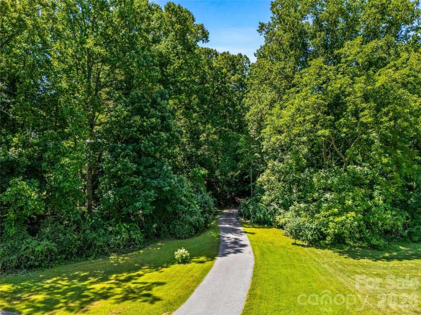 70 Promised Ridge Drive, Hendersonville, NC 28791.  MLS# CAR4411866, YatesRealty ID 41538. 