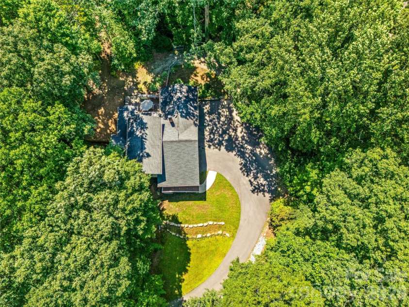 70 Promised Ridge Drive, Hendersonville, NC 28791.  MLS# CAR4411866, YatesRealty ID 41538. 