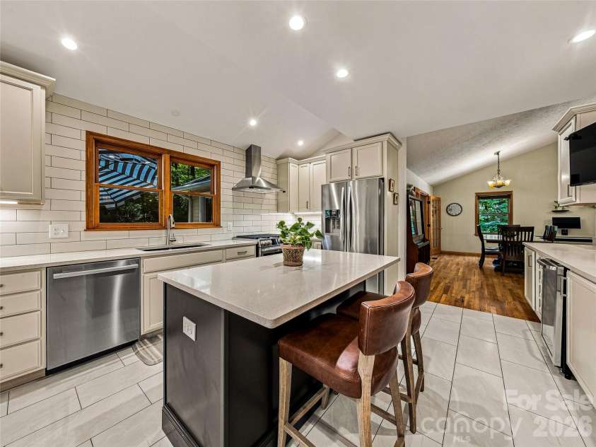 70 Promised Ridge Drive, Hendersonville, NC 28791.  MLS# CAR4411866, YatesRealty ID 41538. 