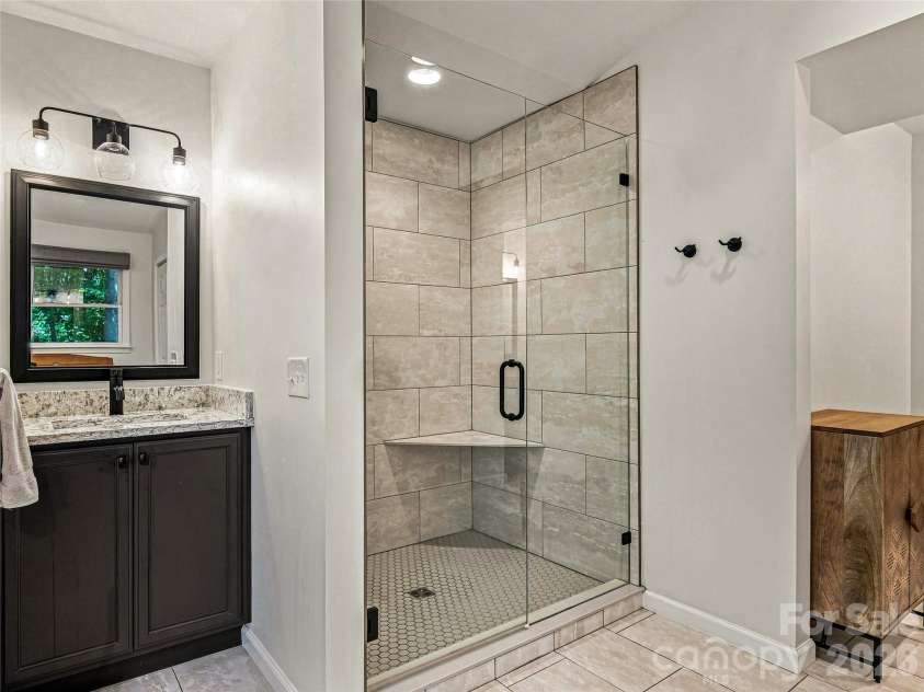 70 Promised Ridge Drive, Hendersonville, NC 28791.  MLS# CAR4411866, YatesRealty ID 41538. 