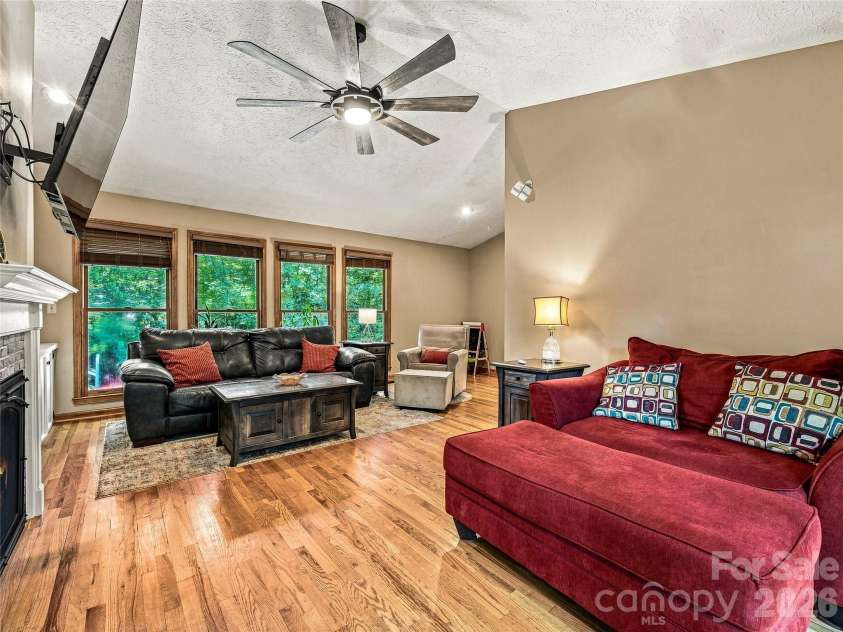 70 Promised Ridge Drive, Hendersonville, NC 28791.  MLS# CAR4411866, YatesRealty ID 41538. 