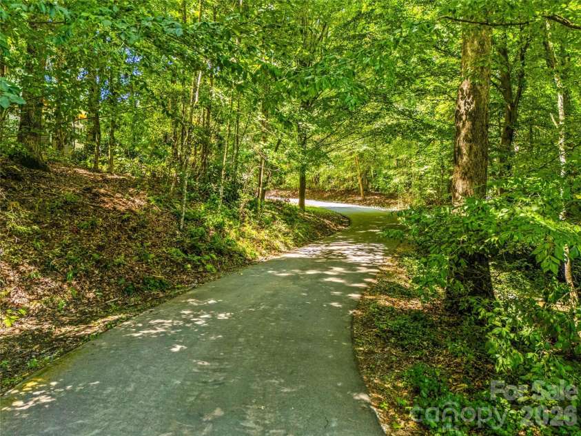 70 Promised Ridge Drive, Hendersonville, NC 28791.  MLS# CAR4411866, YatesRealty ID 41538. 