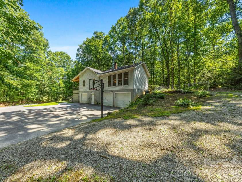 70 Promised Ridge Drive, Hendersonville, NC 28791.  MLS# CAR4411866, YatesRealty ID 41538. 