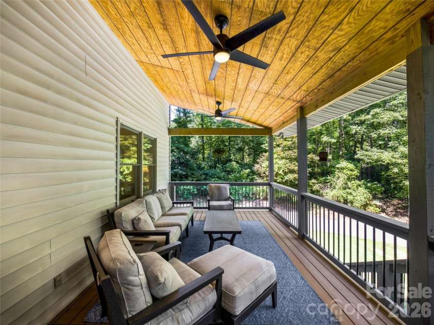 70 Promised Ridge Drive, Hendersonville, NC 28791.  MLS# CAR4411866, YatesRealty ID 41538. 