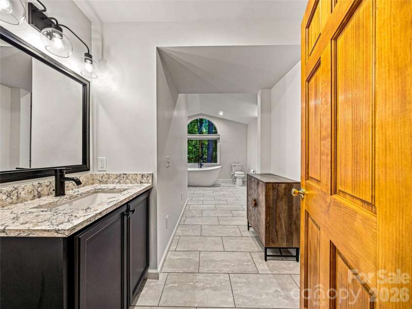 70 Promised Ridge Drive, Hendersonville, NC 28791.  MLS# CAR4411866, YatesRealty ID 41538. Primary bathroom