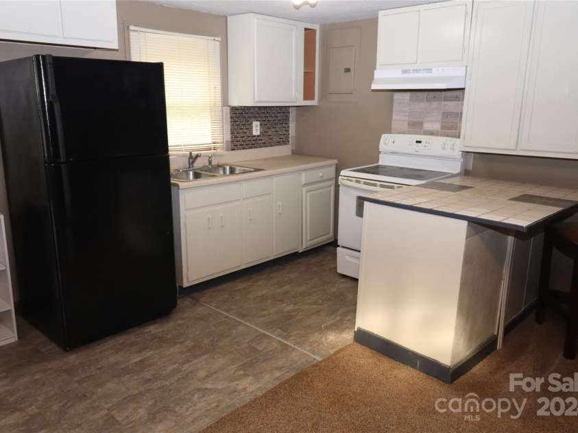 1131 Meandering Lane, Lincolnton, NC 28092.  MLS# CAR4184865, YatesRealty ID 4154. Kitchen