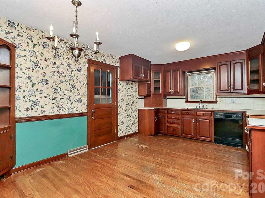 1202 Daybrook Drive, Kannapolis, NC 28081.  MLS# CAR4336228, YatesRealty ID 4154. 