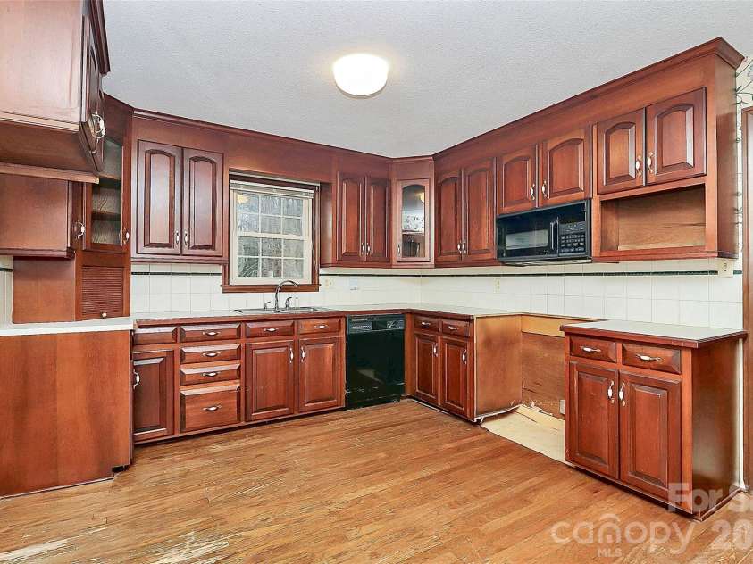 1202 Daybrook Drive, Kannapolis, NC 28081.  MLS# CAR4336228, YatesRealty ID 4154. 