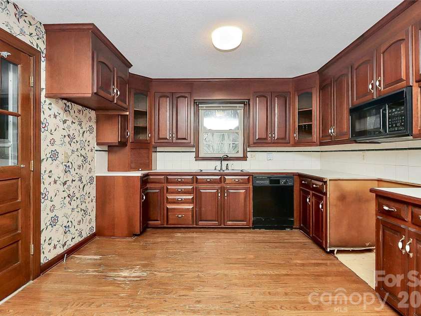 1202 Daybrook Drive, Kannapolis, NC 28081.  MLS# CAR4336228, YatesRealty ID 4154. 