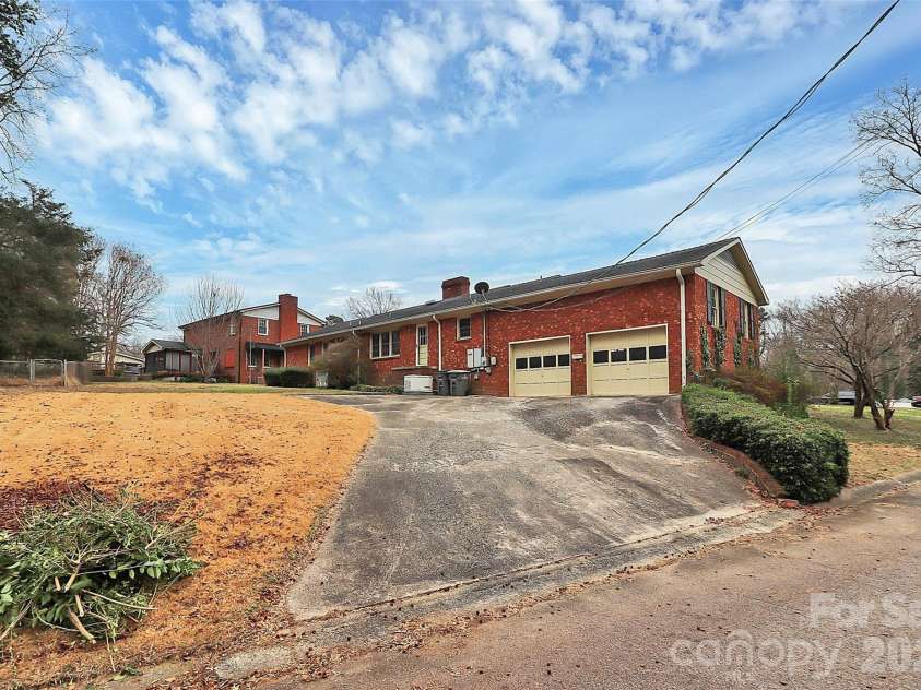 1202 Daybrook Drive, Kannapolis, NC 28081.  MLS# CAR4336228, YatesRealty ID 4154. 