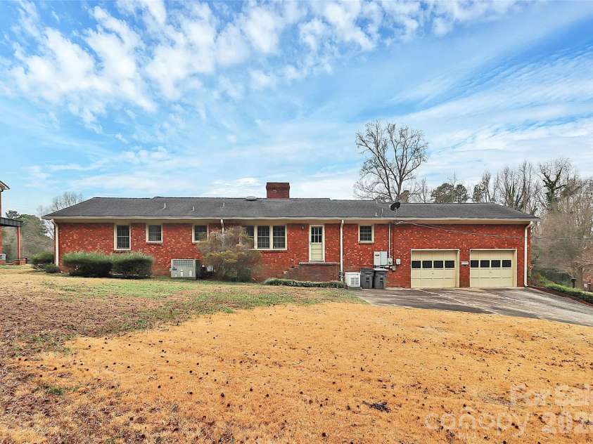 1202 Daybrook Drive, Kannapolis, NC 28081.  MLS# CAR4336228, YatesRealty ID 4154. 