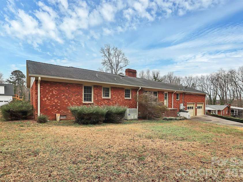 1202 Daybrook Drive, Kannapolis, NC 28081.  MLS# CAR4336228, YatesRealty ID 4154. 