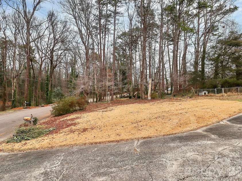 1202 Daybrook Drive, Kannapolis, NC 28081.  MLS# CAR4336228, YatesRealty ID 4154. 