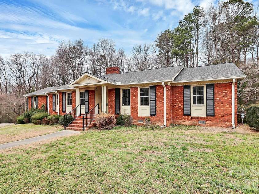 1202 Daybrook Drive, Kannapolis, NC 28081.  MLS# CAR4336228, YatesRealty ID 4154. 