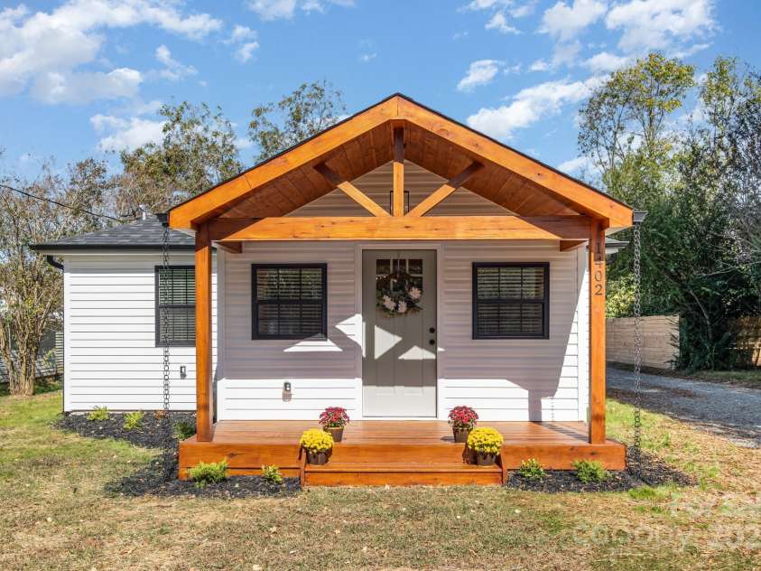 1402 Birch Street, Kannapolis, NC 28081.  MLS# CAR4315178, YatesRealty ID 4154. 