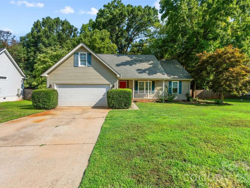 823 Thistledown Drive, Rock Hill, SC 29730.  MLS# CAR4409624, YatesRealty ID 41540. 
