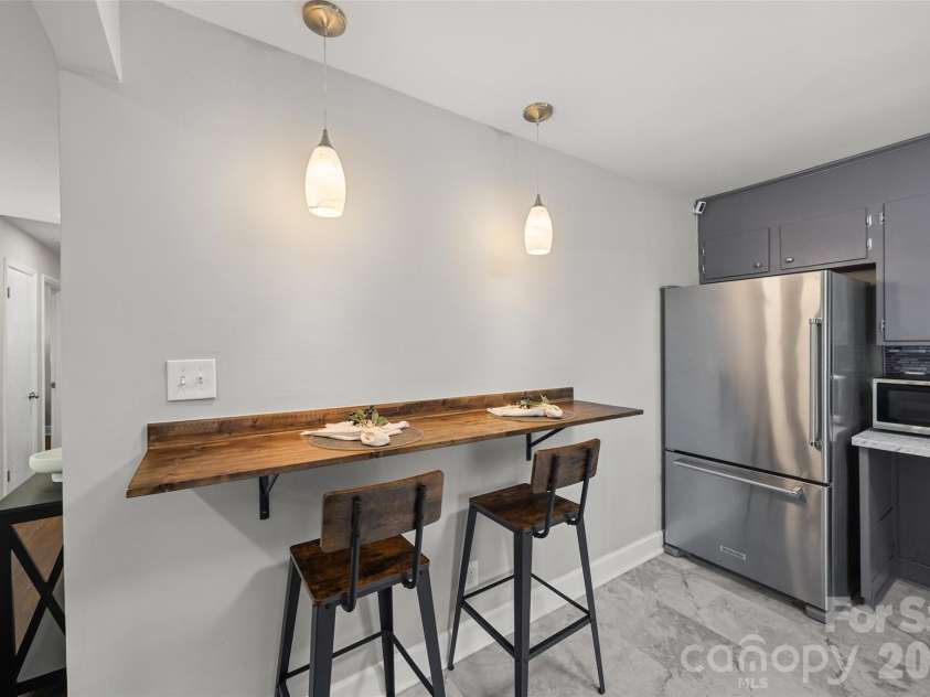 4448 Ridge Valley Drive, Charlotte, NC 28208.  MLS# CAR4410997, YatesRealty ID 41541. Kitchen