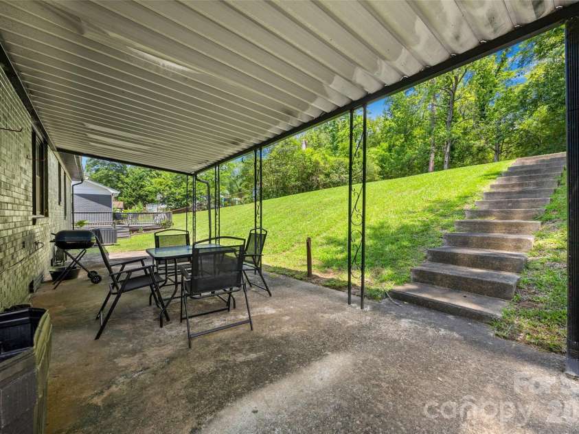 4448 Ridge Valley Drive, Charlotte, NC 28208.  MLS# CAR4410997, YatesRealty ID 41541. Patio