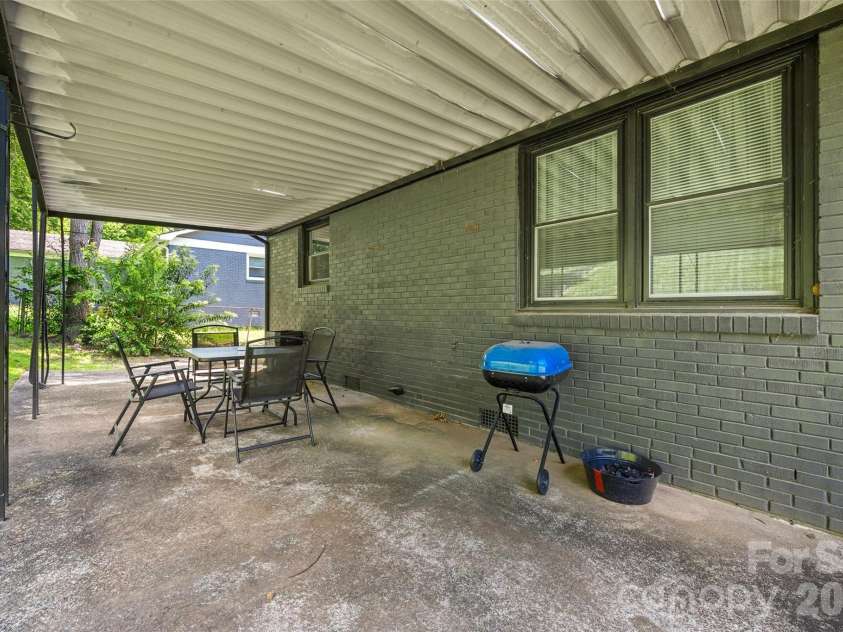 4448 Ridge Valley Drive, Charlotte, NC 28208.  MLS# CAR4410997, YatesRealty ID 41541. Patio