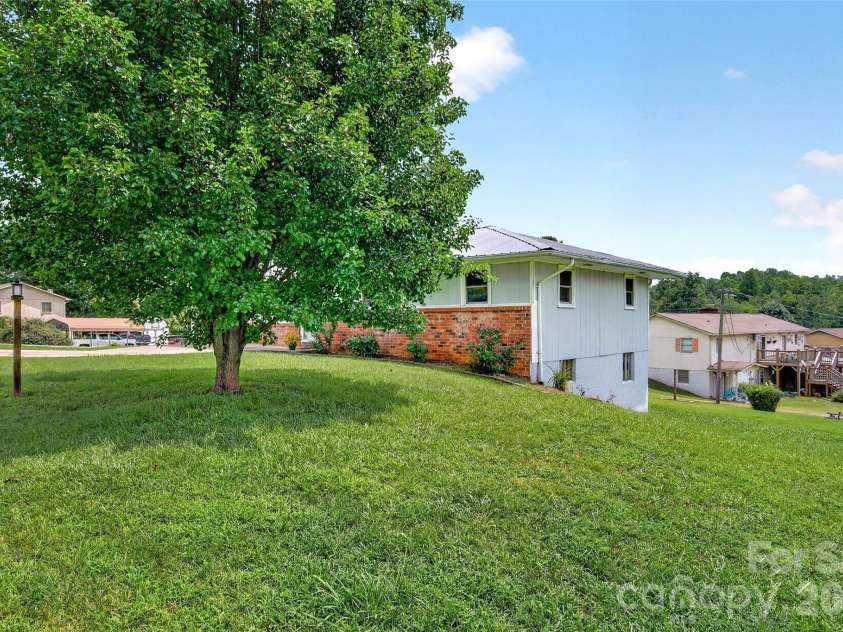224 Cherokee Way, Marion, NC 28752.  MLS# CAR4411859, YatesRealty ID 41543. 
