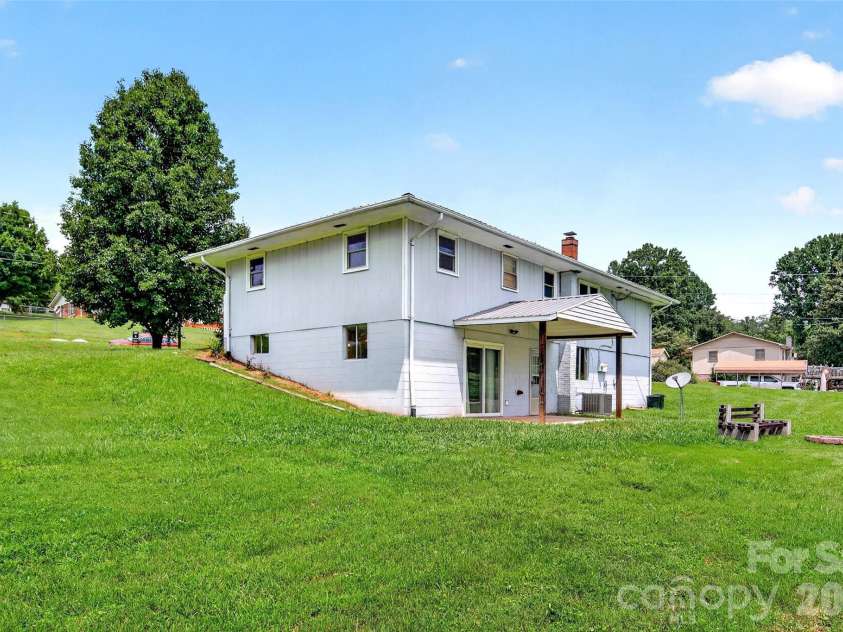 224 Cherokee Way, Marion, NC 28752.  MLS# CAR4411859, YatesRealty ID 41543. 