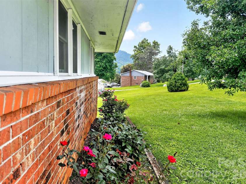 224 Cherokee Way, Marion, NC 28752.  MLS# CAR4411859, YatesRealty ID 41543. 