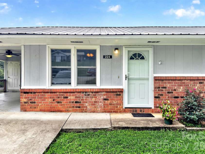 224 Cherokee Way, Marion, NC 28752.  MLS# CAR4411859, YatesRealty ID 41543. 