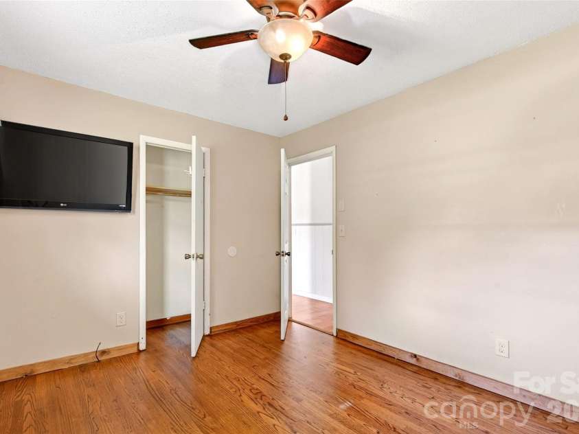 224 Cherokee Way, Marion, NC 28752.  MLS# CAR4411859, YatesRealty ID 41543. 