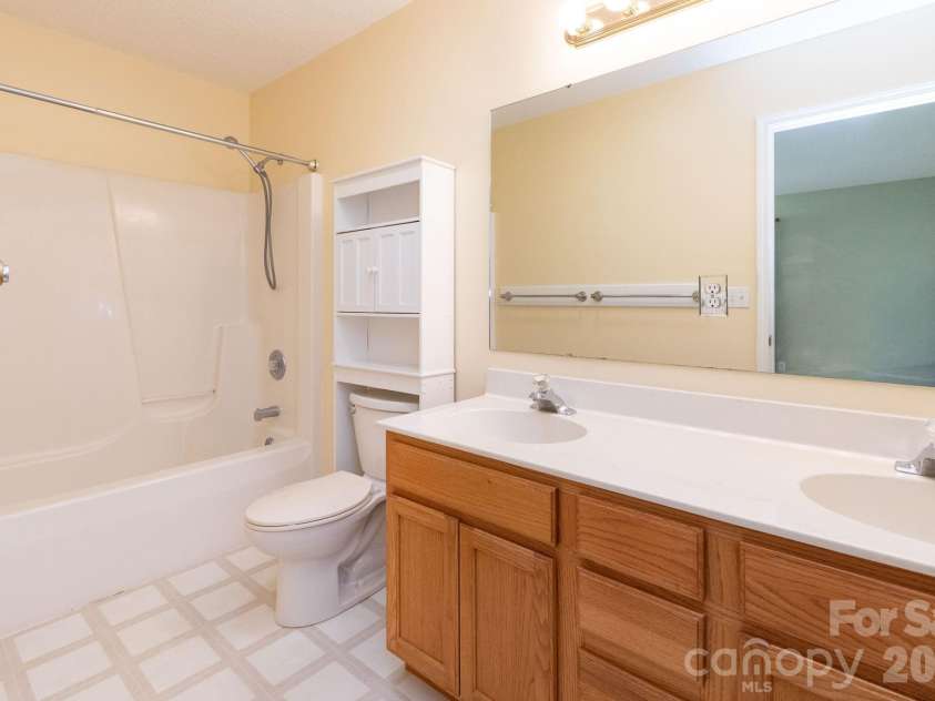 73 Ridge Brook Drive, Weaverville, NC 28787.  MLS# CAR4406346, YatesRealty ID 41544. Primary bath