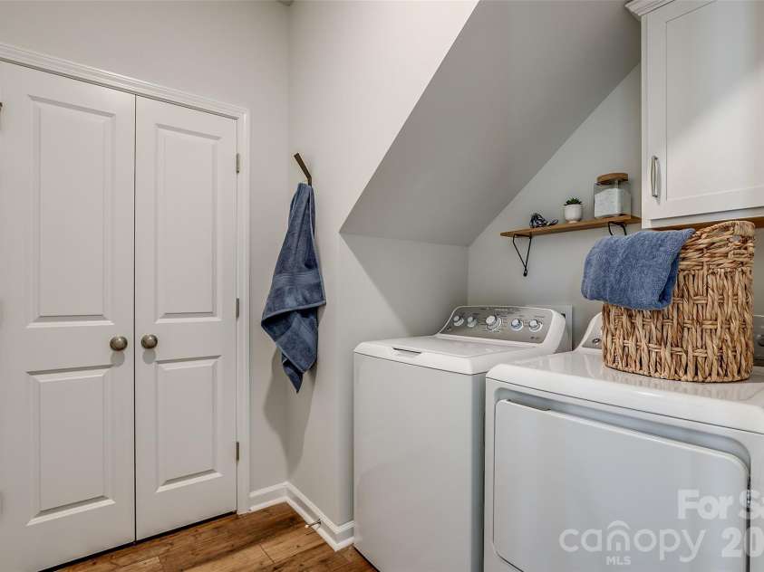 4012 Juno Drive, Charlotte, NC 28215.  MLS# CAR4407989, YatesRealty ID 41546. Photos are representative only - actual selections may vary.