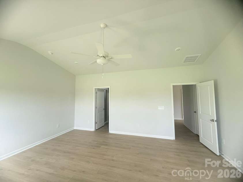 4013 Juno Drive, Charlotte, NC 28215.  MLS# CAR4407718, YatesRealty ID 41547. Primary w/ En-Suite Bath