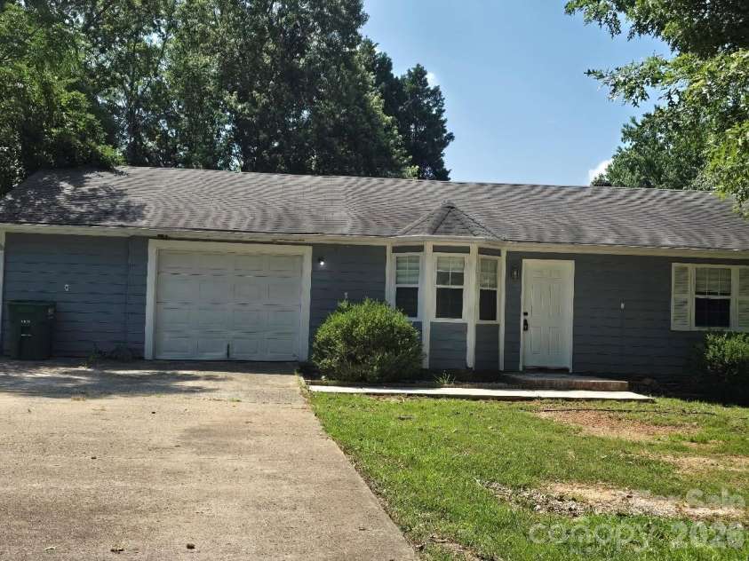 2601 Briar Trail Court, Matthews, NC 28104.  MLS# CAR4410537, YatesRealty ID 41548. 