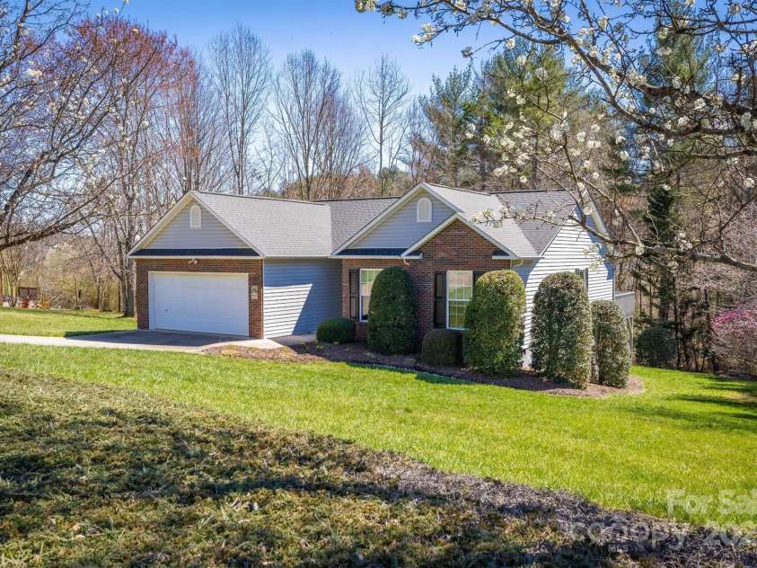 105 River Glen Drive, Morganton, NC 28655.  MLS# CAR4239601, YatesRealty ID 4155. 