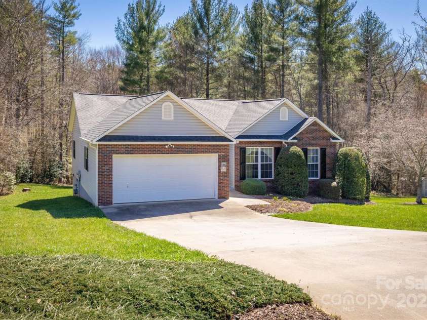 105 River Glen Drive, Morganton, NC 28655.  MLS# CAR4239601, YatesRealty ID 4155. 