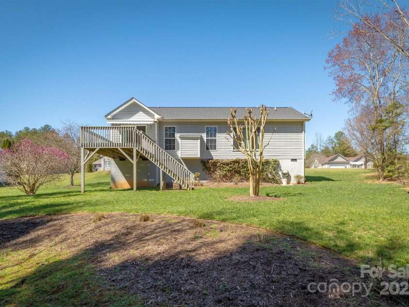 105 River Glen Drive, Morganton, NC 28655.  MLS# CAR4239601, YatesRealty ID 4155. 
